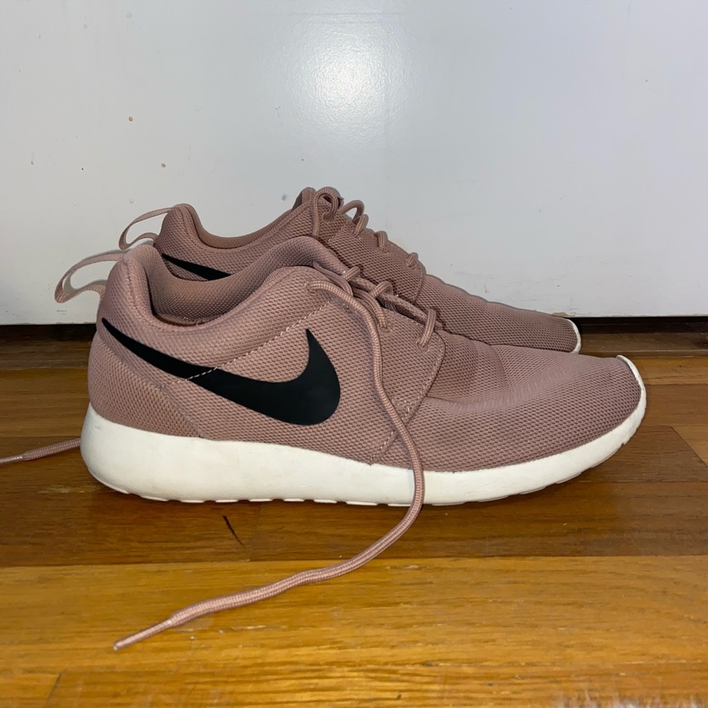 Nike tennis shoes